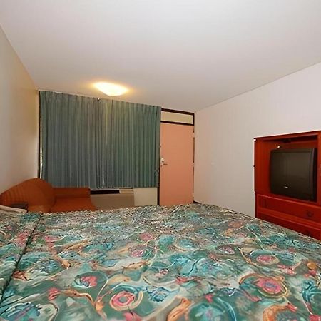 סלבריישן Quality Inn מראה חיצוני תמונה