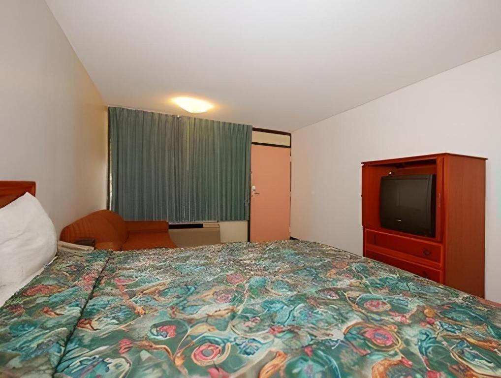 סלבריישן Quality Inn מראה חיצוני תמונה