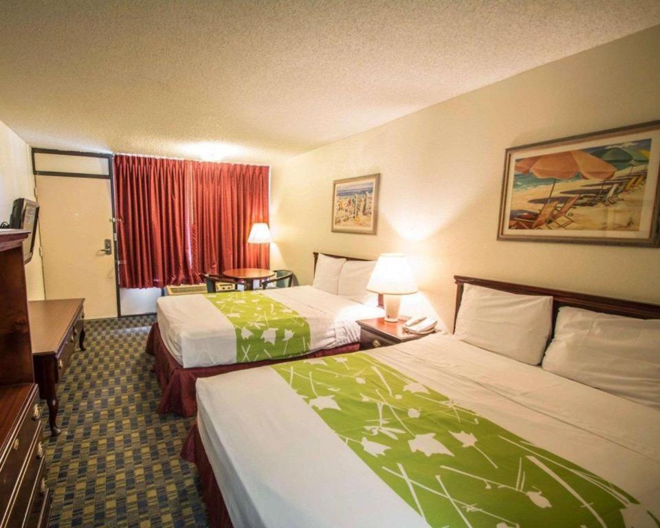 סלבריישן Quality Inn מראה חיצוני תמונה