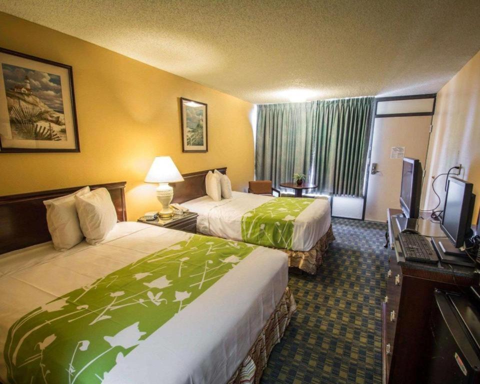 סלבריישן Quality Inn מראה חיצוני תמונה