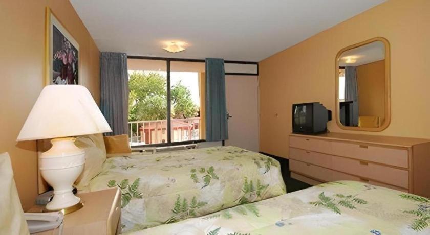 סלבריישן Quality Inn מראה חיצוני תמונה